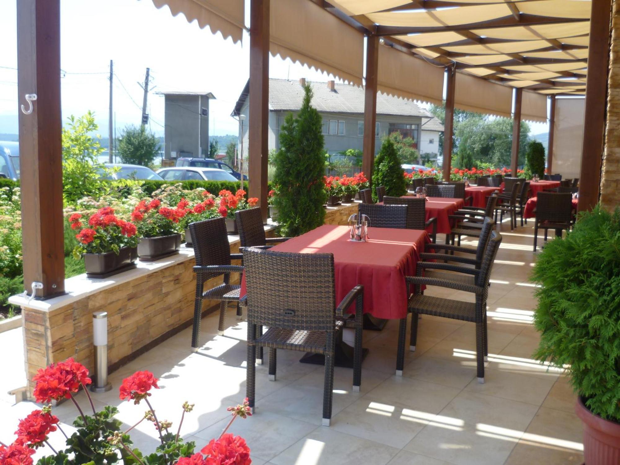 Family Hotel - Restaurant Ring Montana Kültér fotó