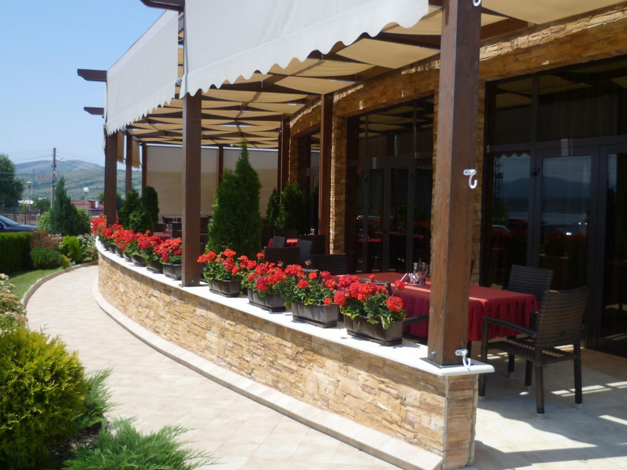 Family Hotel - Restaurant Ring Montana Kültér fotó