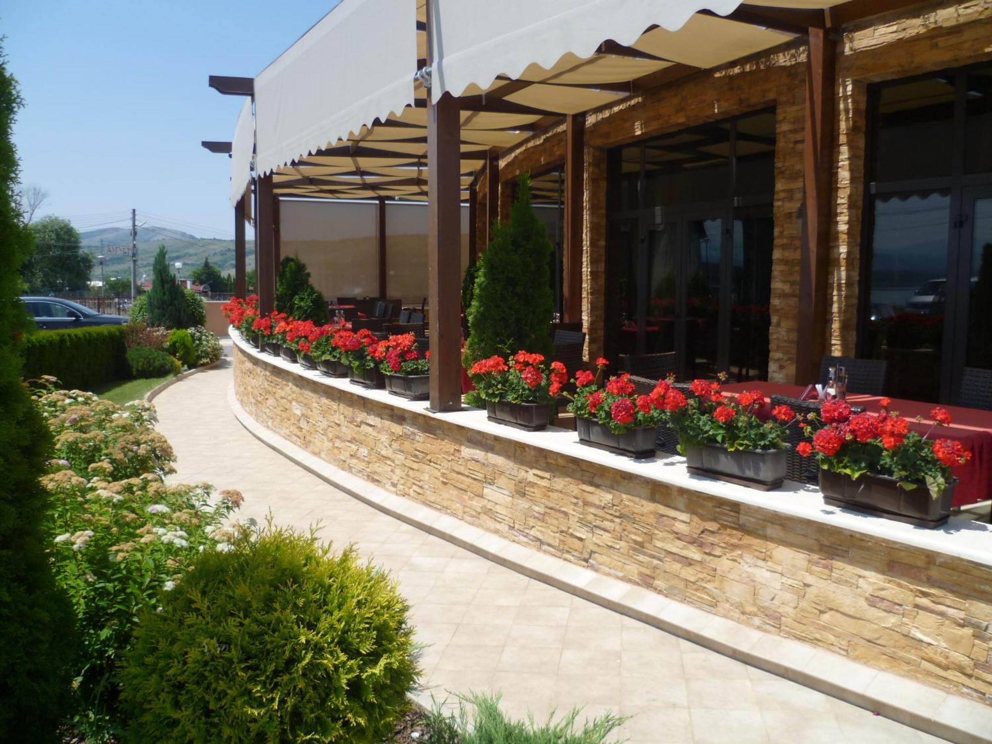 Family Hotel - Restaurant Ring Montana Kültér fotó